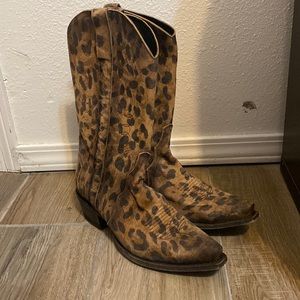 Cheetah print cowgirl boots, cavenders